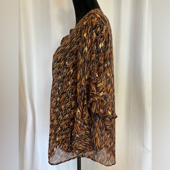 Vince Camuto v-neck 3/4 sleeve glittery blouse size medium - Picture 3 of 8